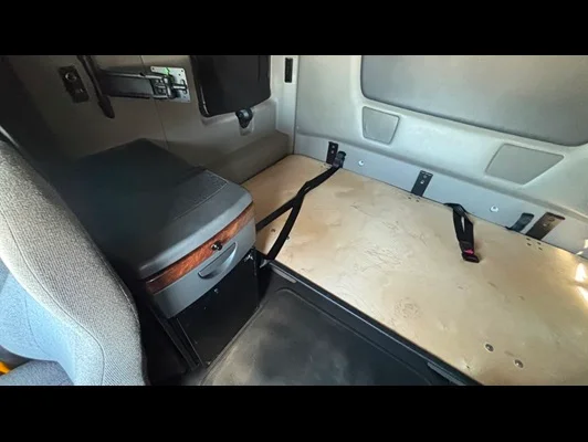2022 International LT in El Paso, TX — photo 18