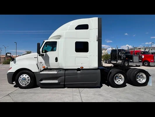 2022 International LT in El Paso, TX — photo 12