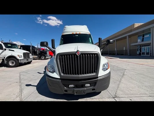 2022 International LT in El Paso, TX — photo 14