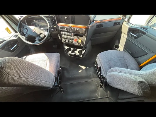 2022 International LT in El Paso, TX — photo 3