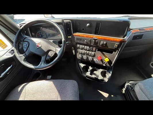 2022 International LT in El Paso, TX — photo 16