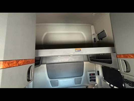 2022 International LT in El Paso, TX — photo 19