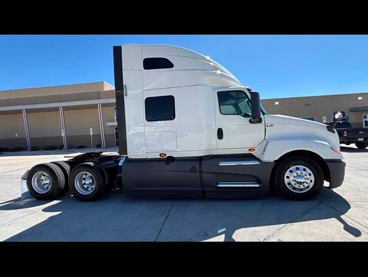 2022 International LT in El Paso, TX — photo 13