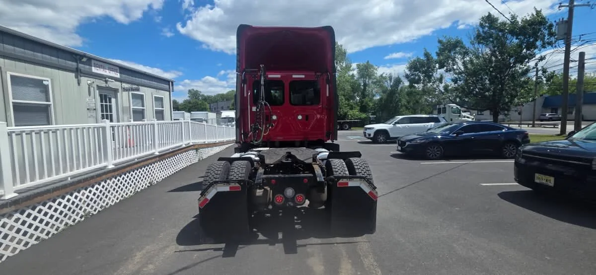 2019 Freightliner Cascadia in Bensalem, PA — photo 5