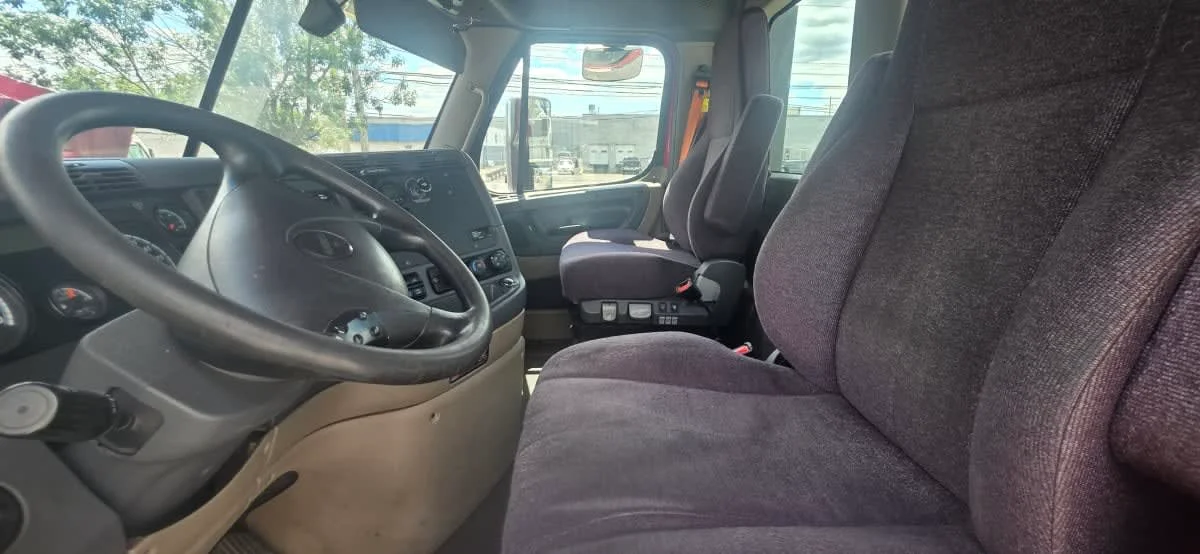 2019 Freightliner Cascadia in Bensalem, PA — photo 7