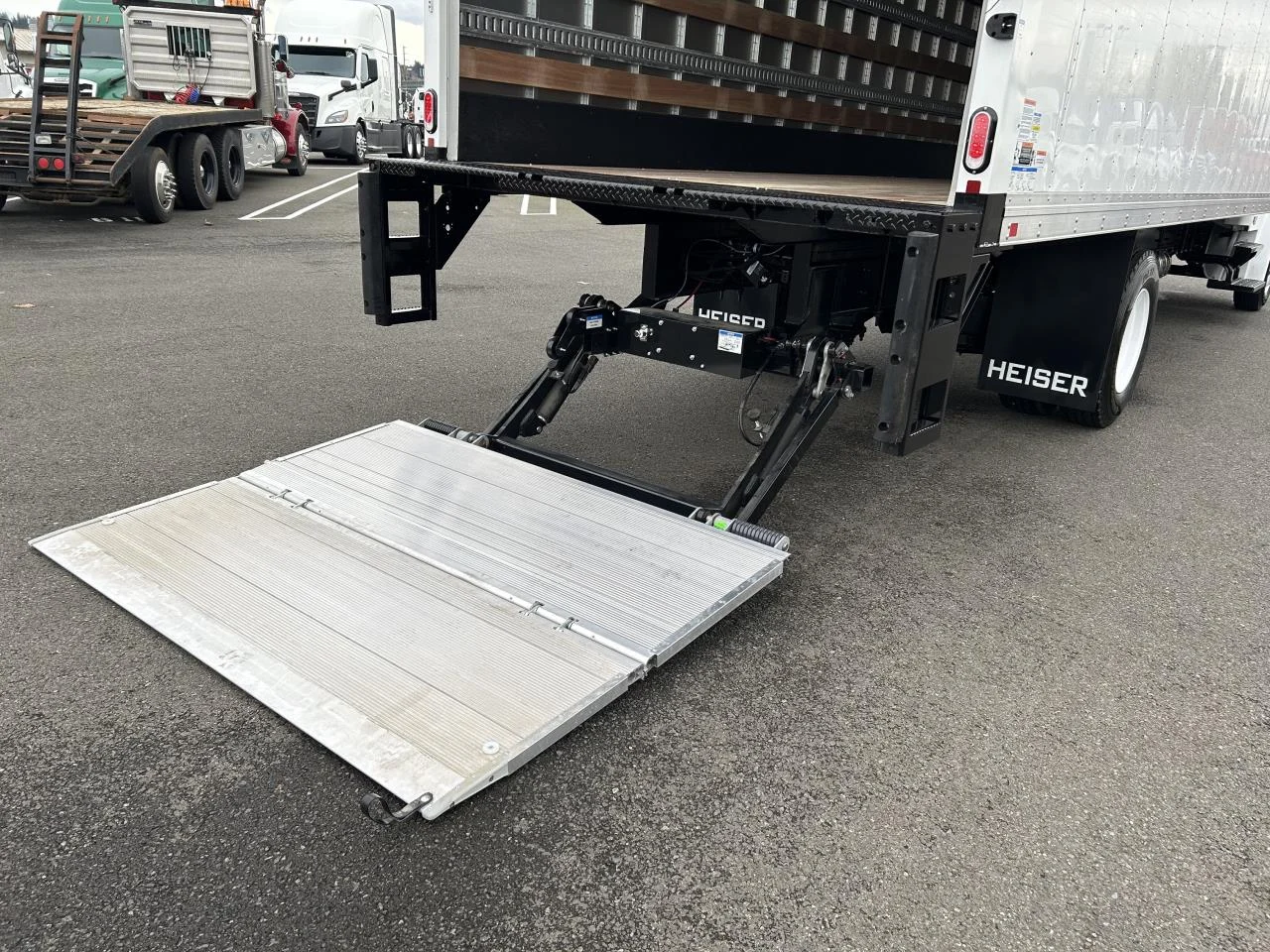 2025 Freightliner M2 106 - image 11