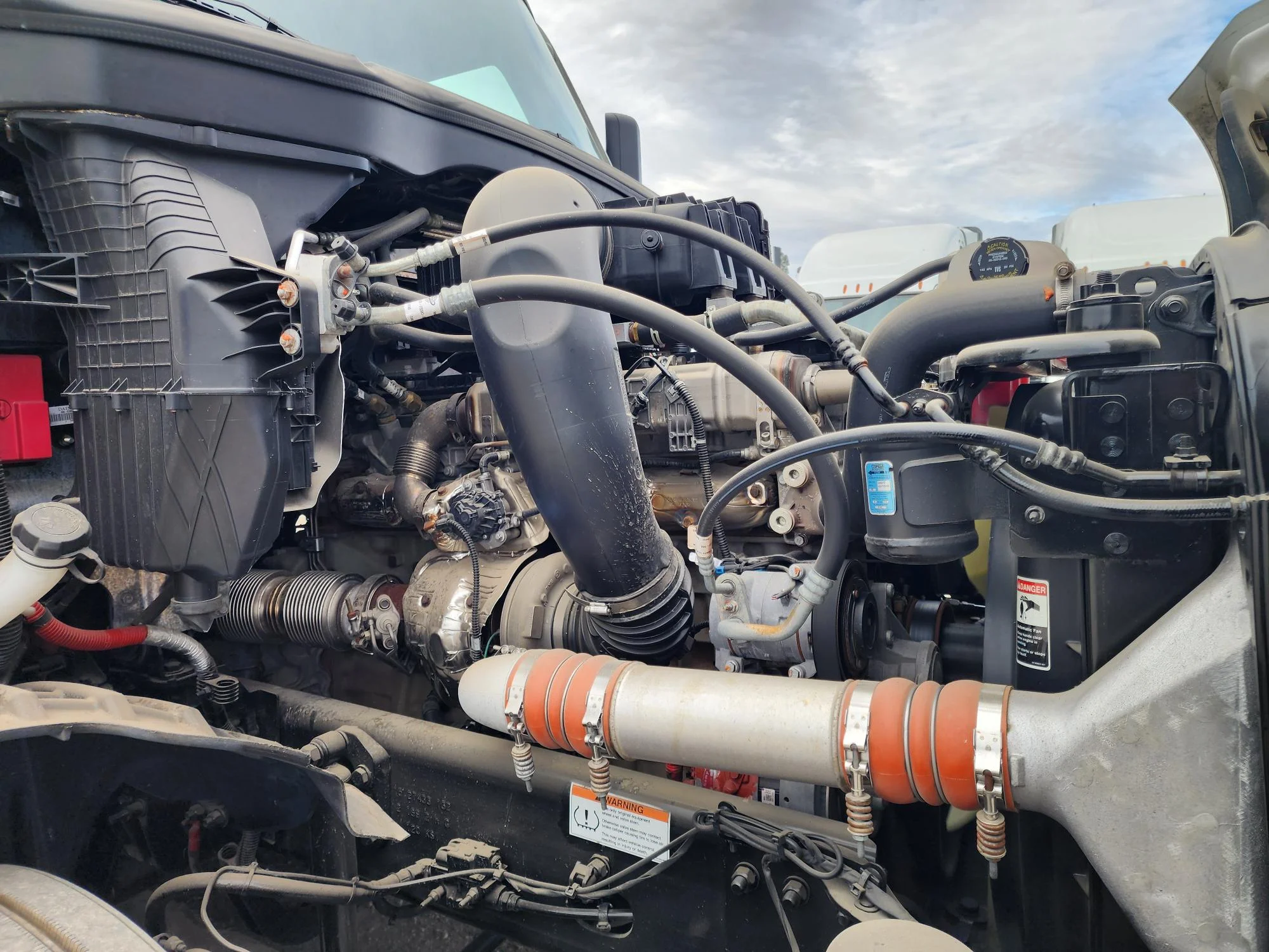2023 Freightliner Cascadia in Fresno, CA — photo 15