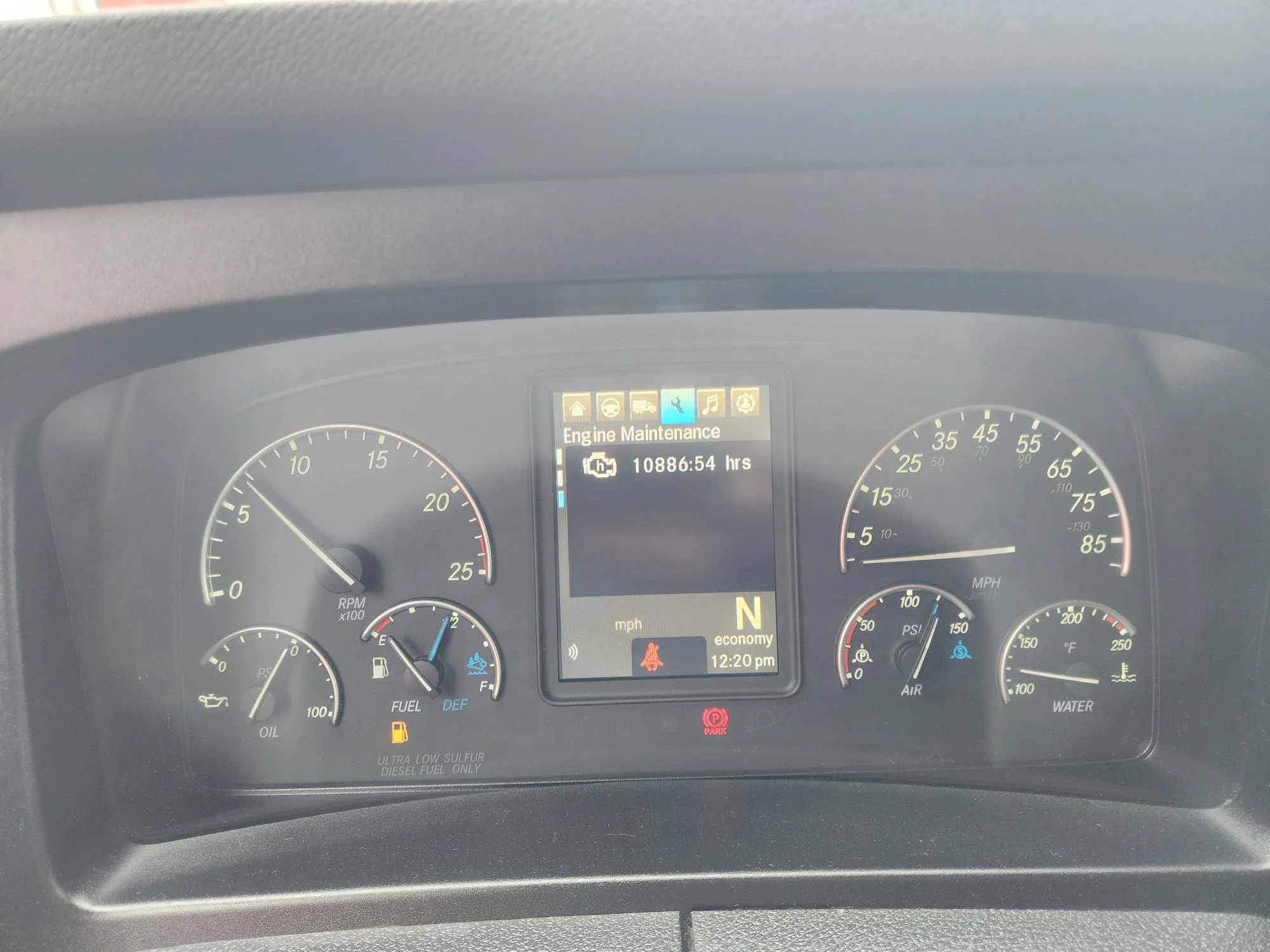 2023 Freightliner Cascadia in Fresno, CA — photo 14
