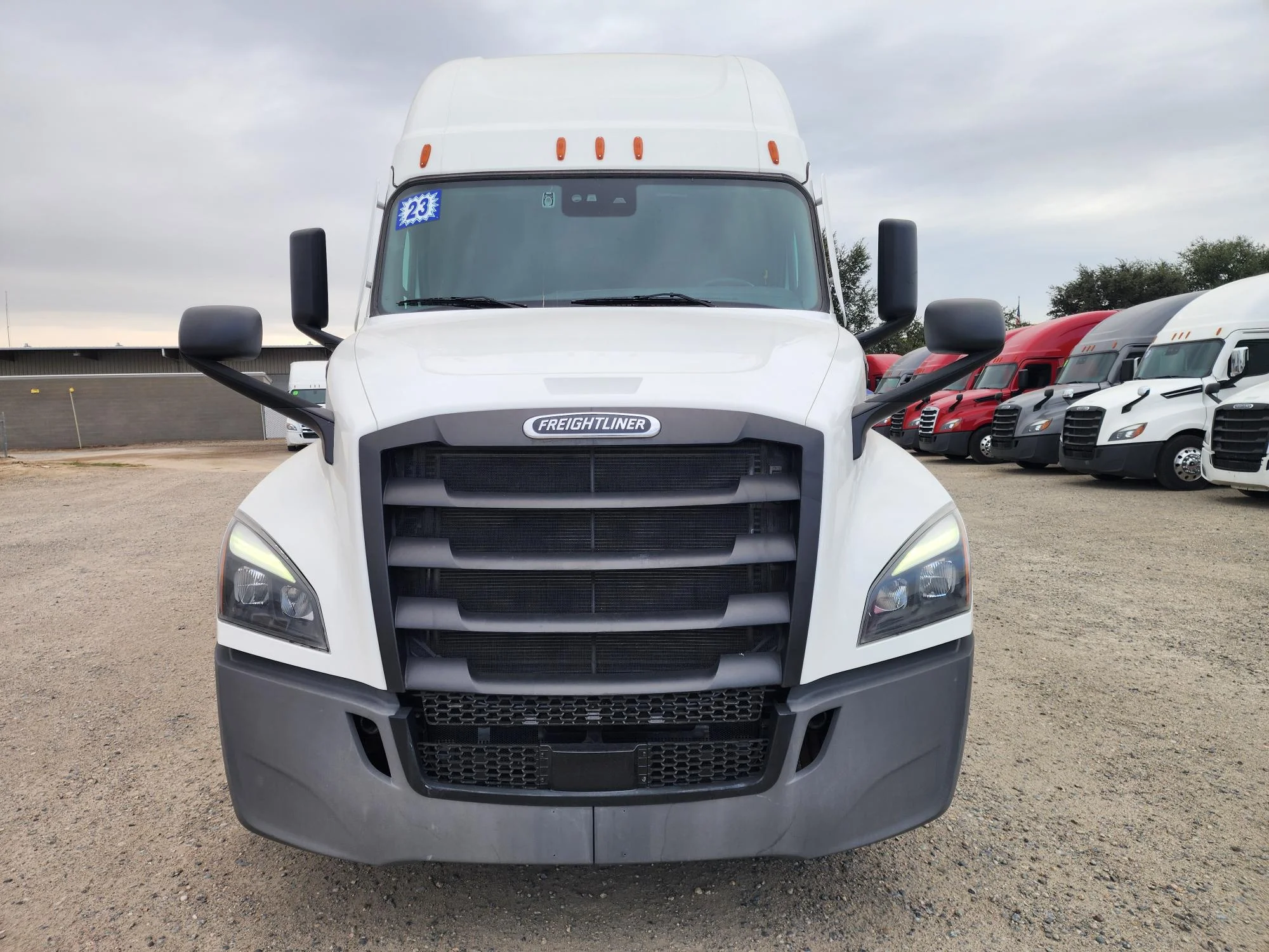 2023 Freightliner Cascadia in Fresno, CA — photo 2