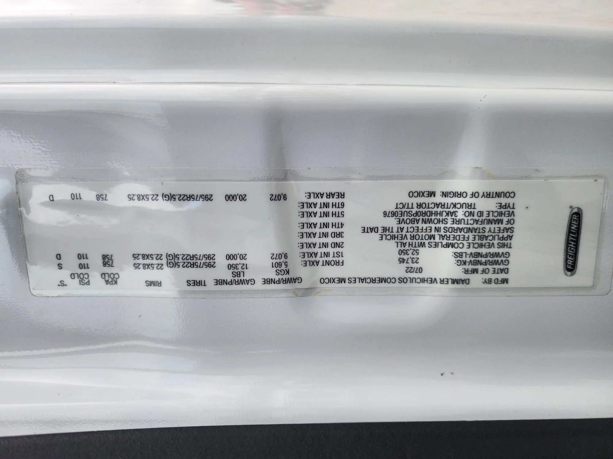 2023 Freightliner Cascadia in Fresno, CA — photo 13