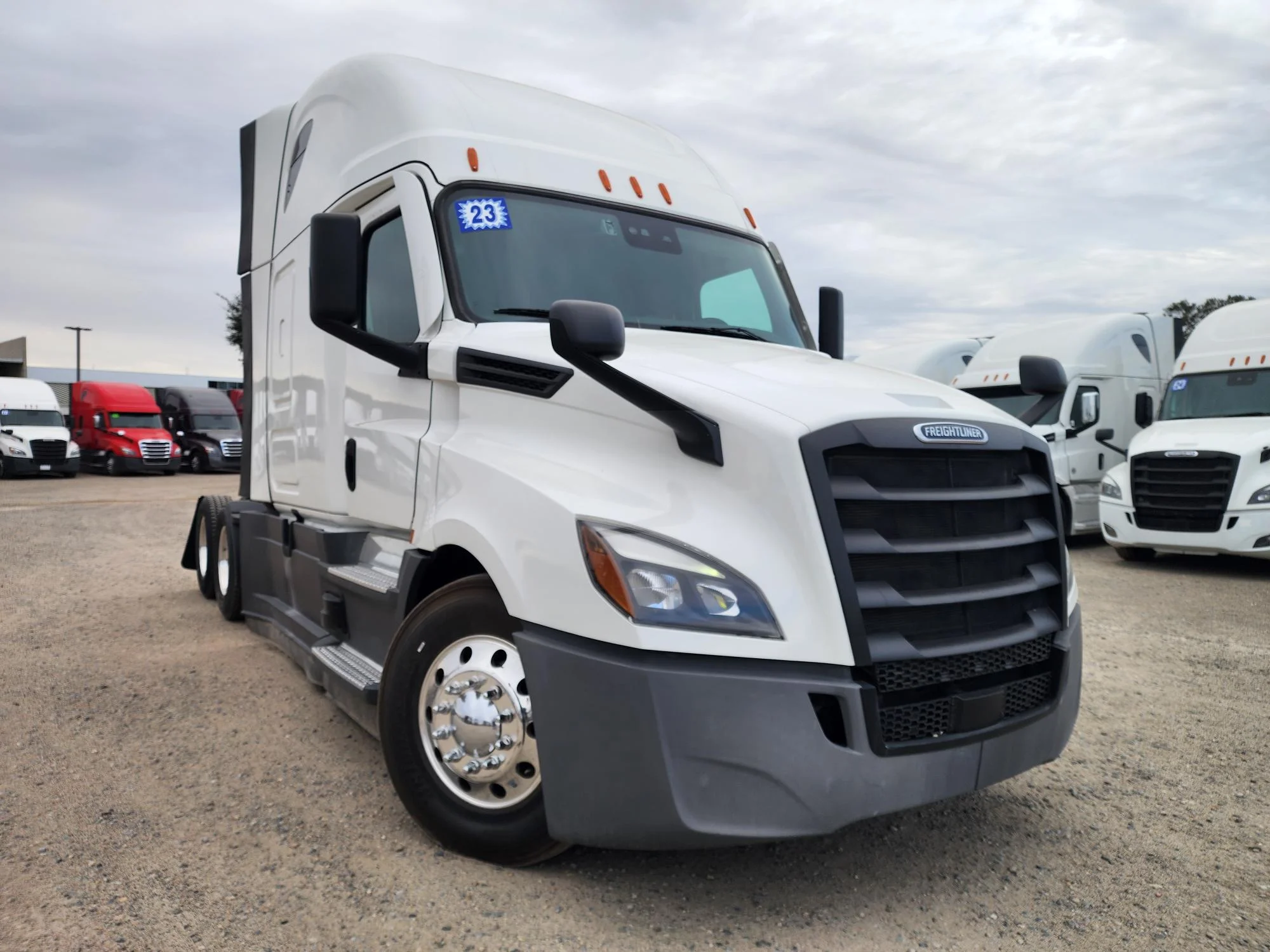 2023 Freightliner Cascadia in Fresno, CA — photo 3