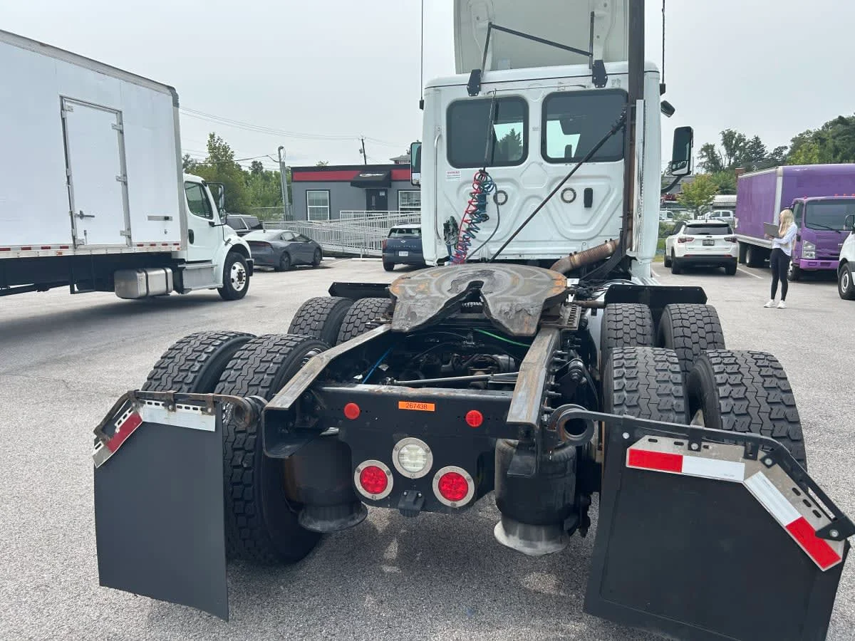 2020 Freightliner Cascadia in Beltsville, MD — photo 5
