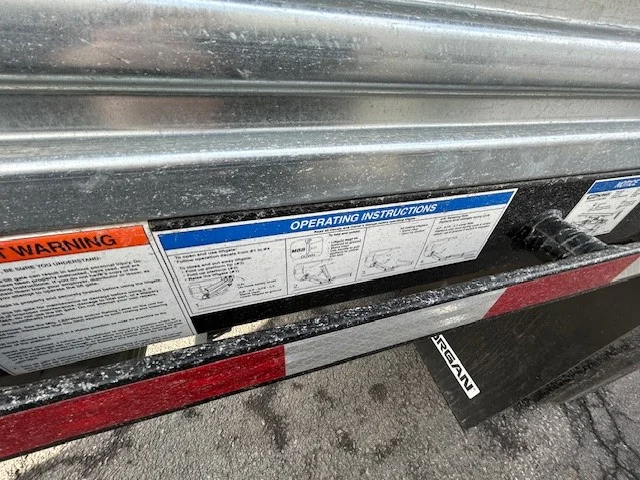 2025 Peterbilt 220EV - image 12