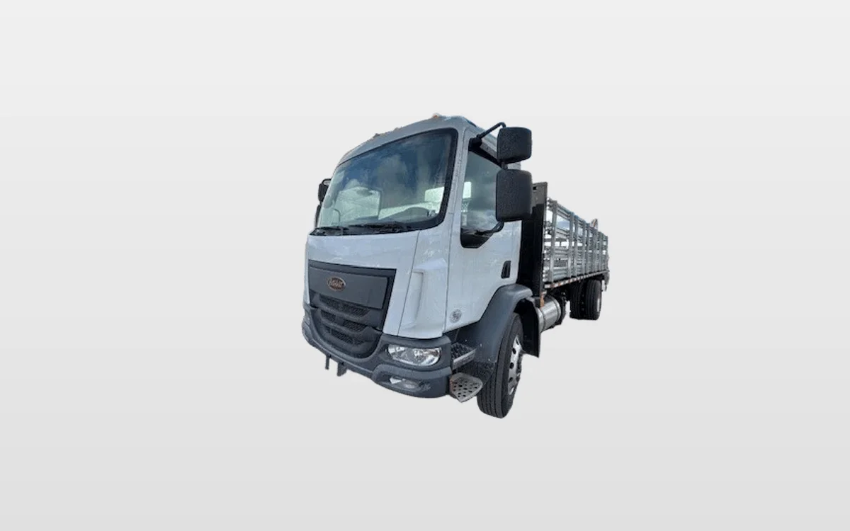 2025 Peterbilt 220EV - image 1