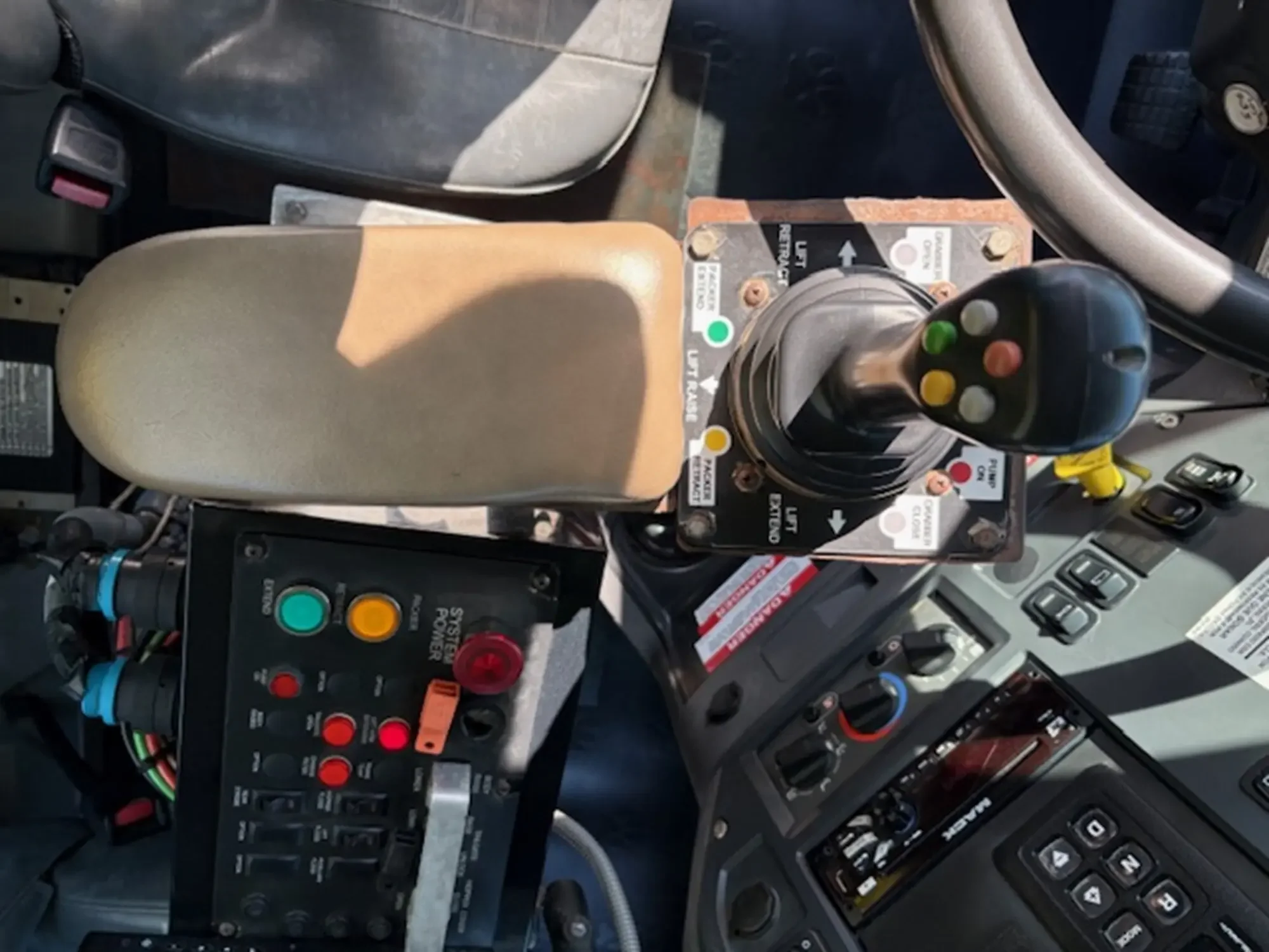 2016 Mack Granite - image 36