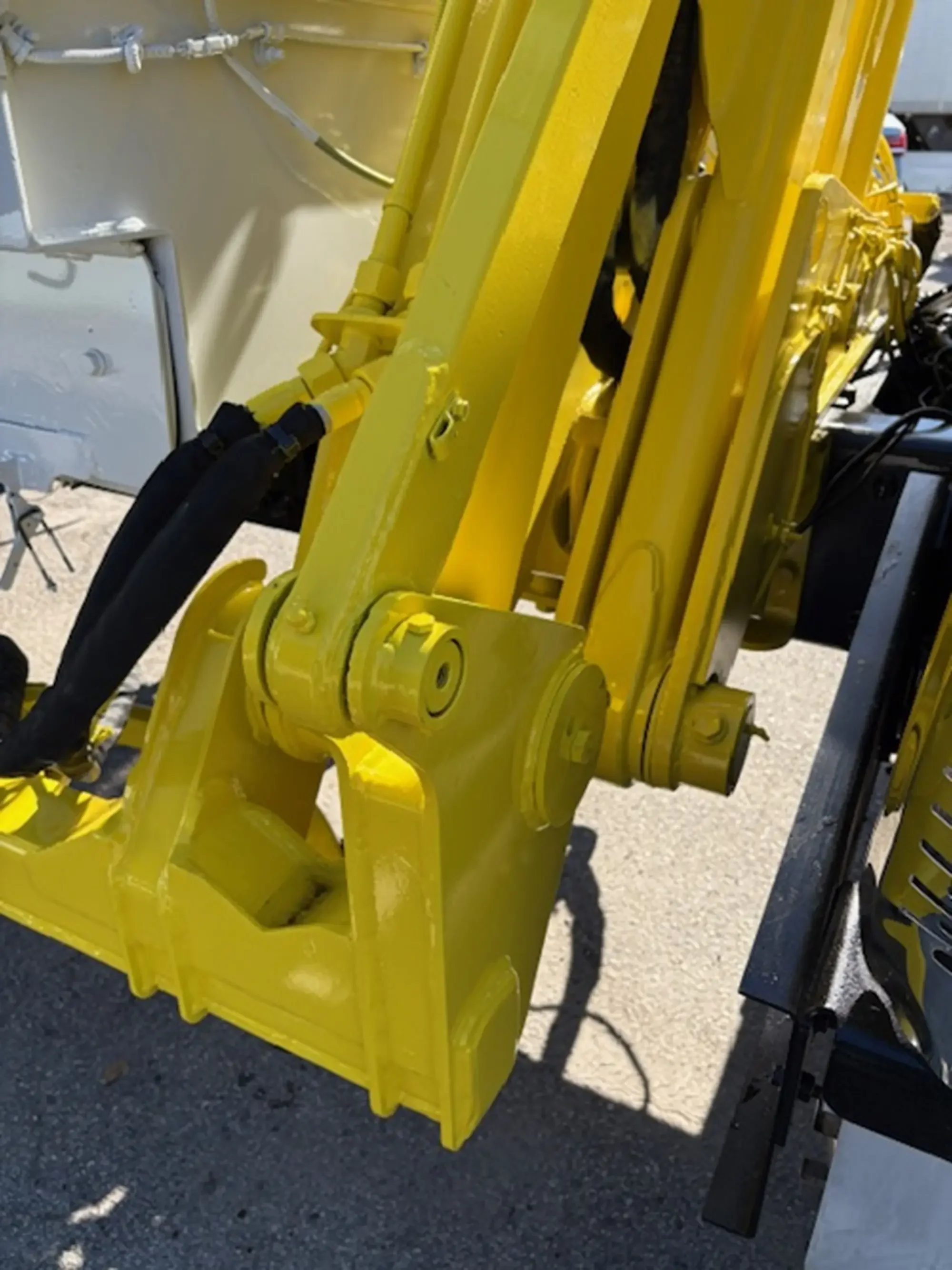 2016 Mack Granite - image 5