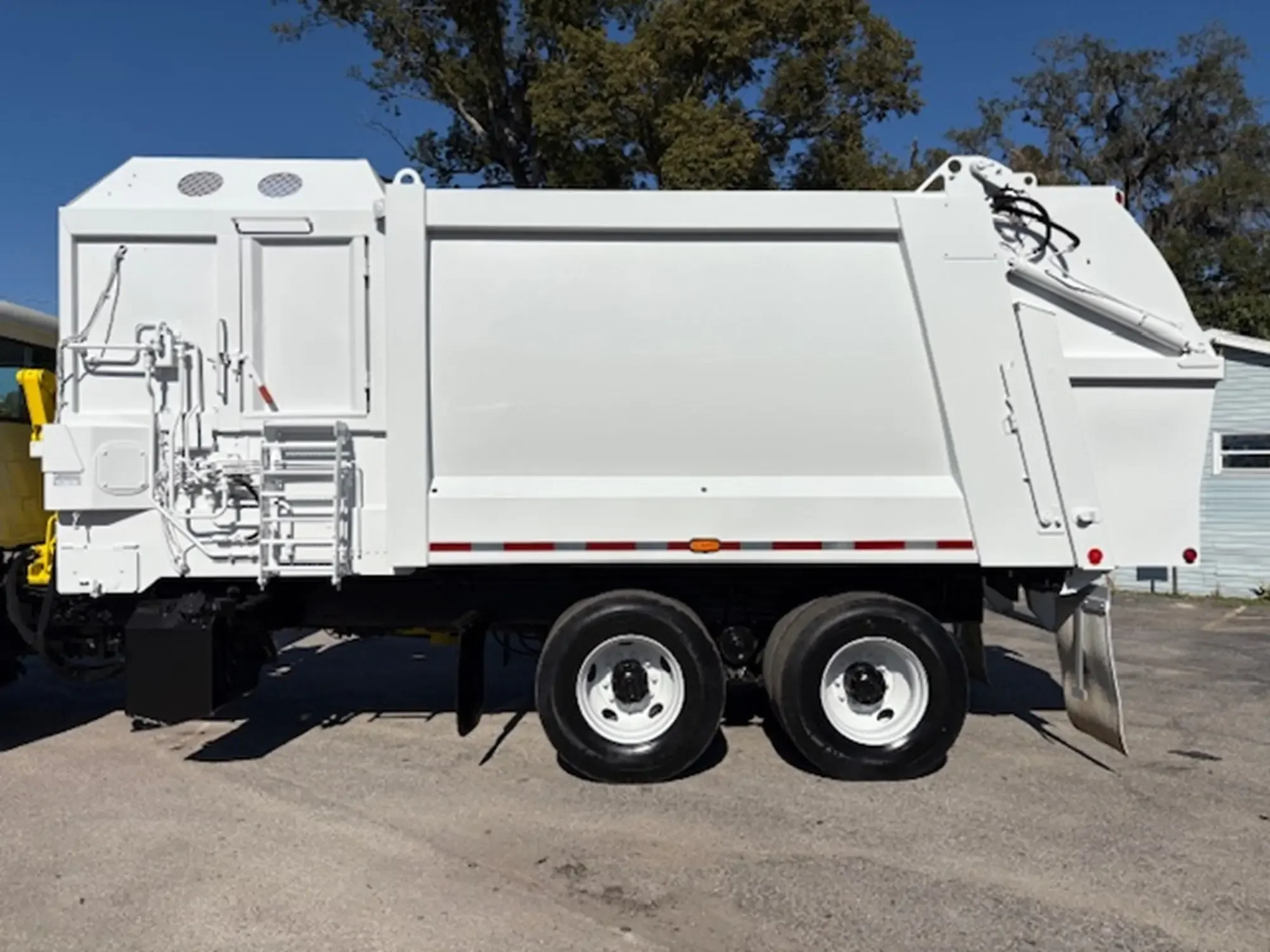 2016 Mack Granite - image 21