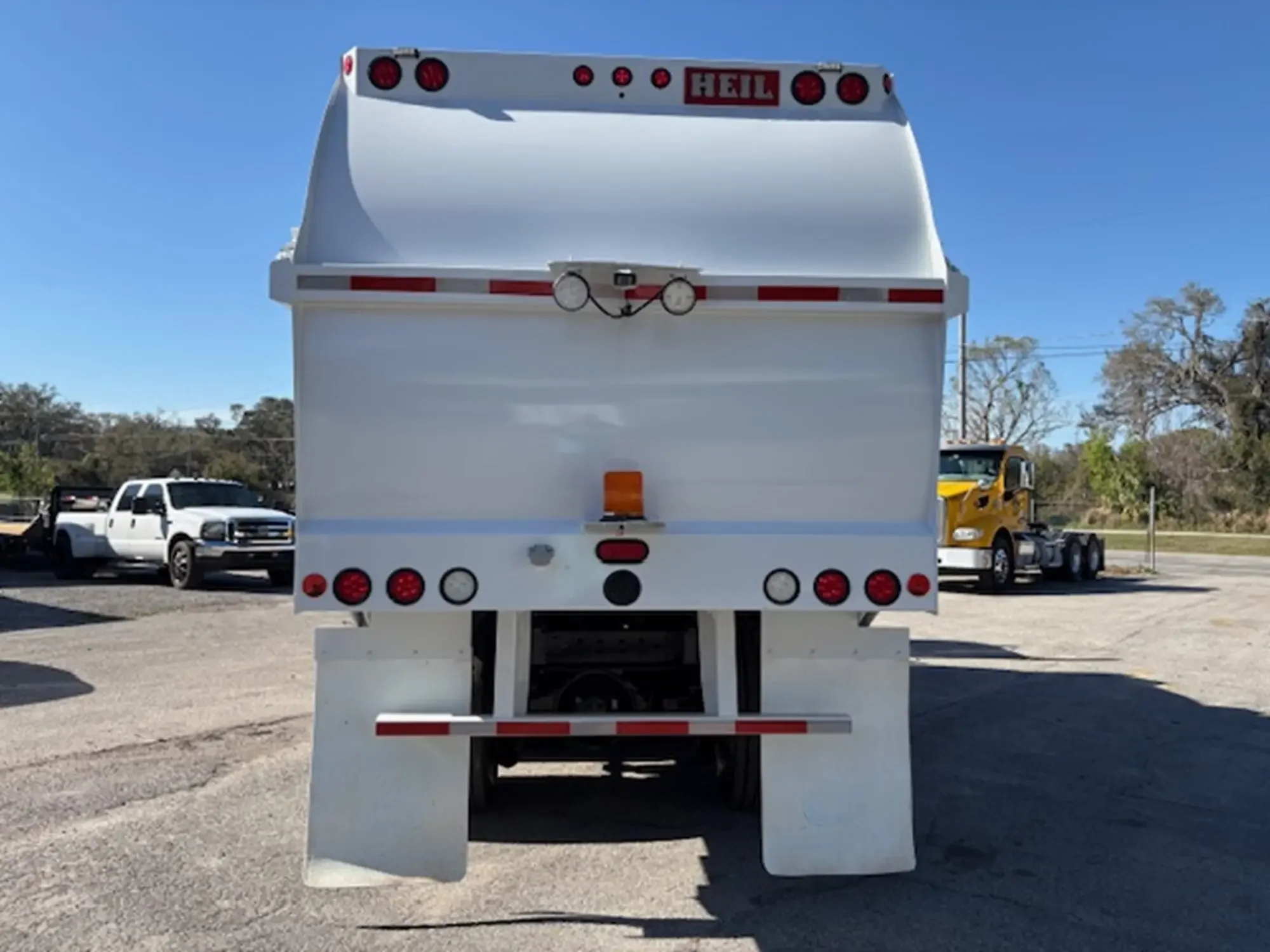 2016 Mack Granite - image 18