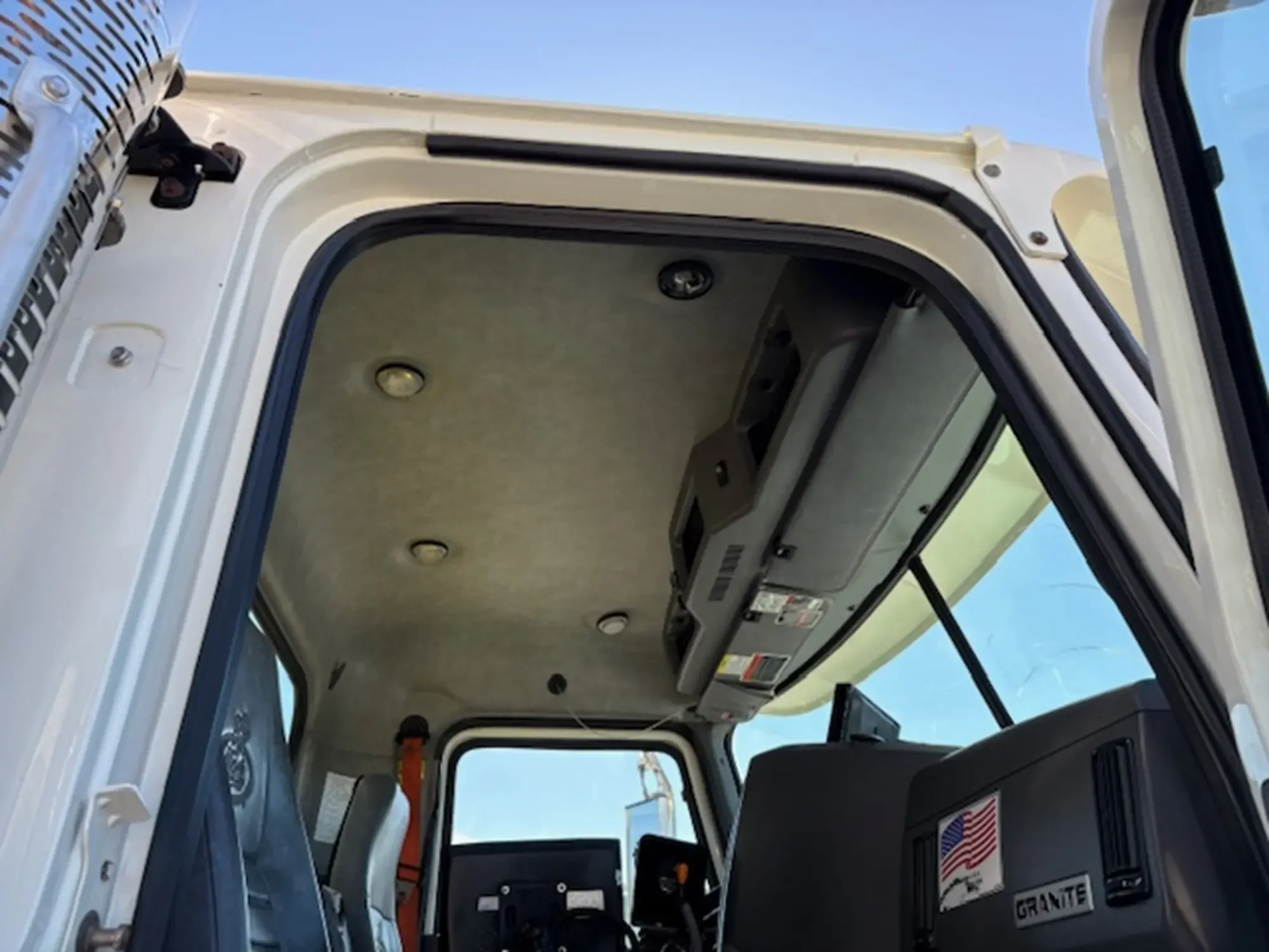 2016 Mack Granite - image 12