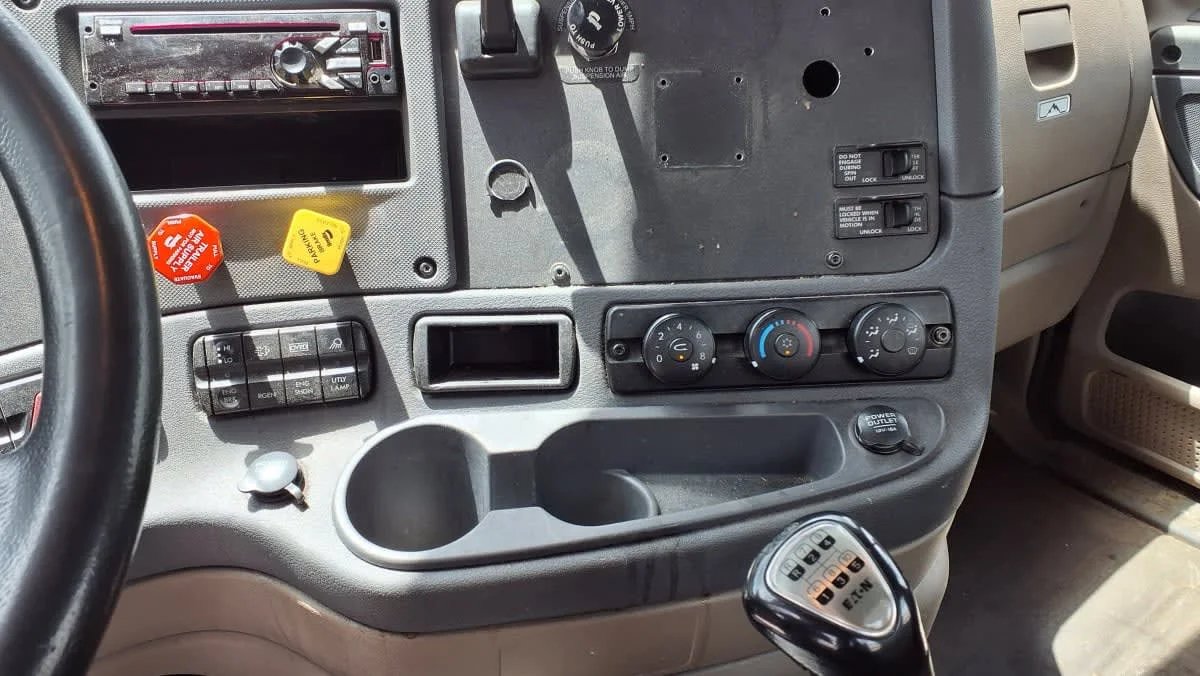 2017 Freightliner Cascadia in Salisbury, MA — photo 10