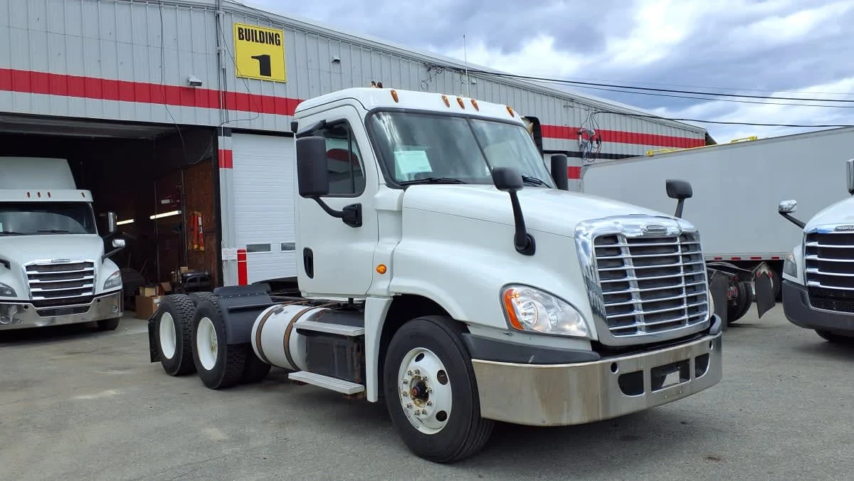 2017 Freightliner Cascadia in Salisbury, MA — photo 3