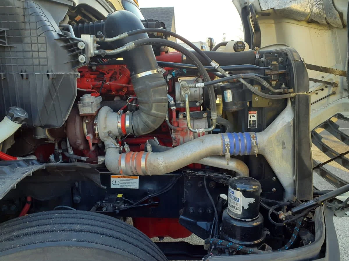 2020 Freightliner Cascadia - image 9