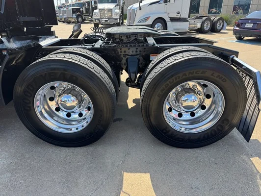 2020 Freightliner Cascadia in Dallas, TX — photo 16