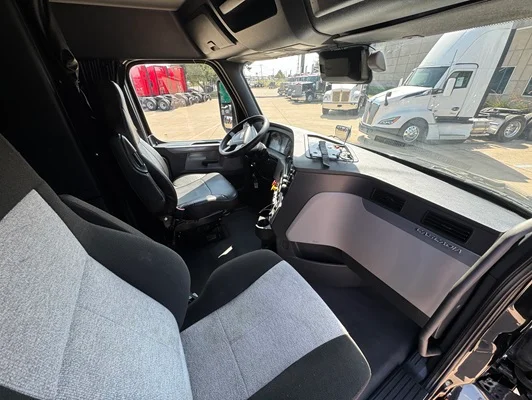 2020 Freightliner Cascadia in Dallas, TX — photo 25