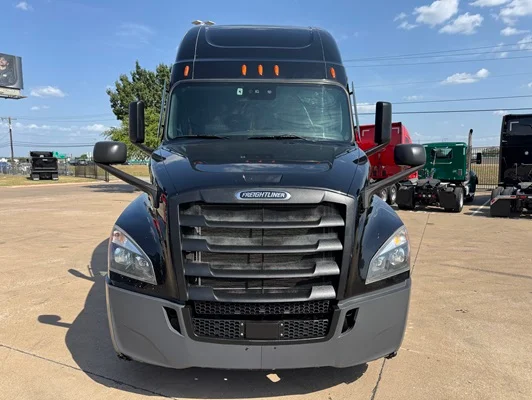 2020 Freightliner Cascadia in Dallas, TX — photo 11