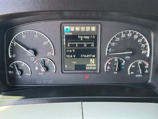 2020 Freightliner Cascadia in Dallas, TX — photo 20