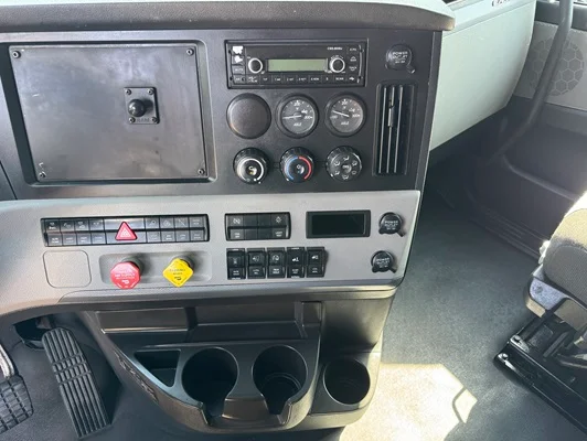 2020 Freightliner Cascadia in Dallas, TX — photo 21