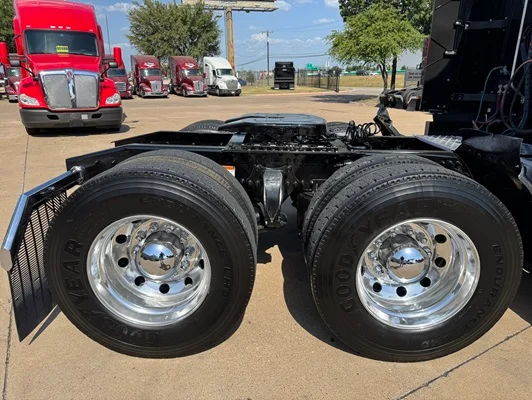 2020 Freightliner Cascadia in Dallas, TX — photo 15