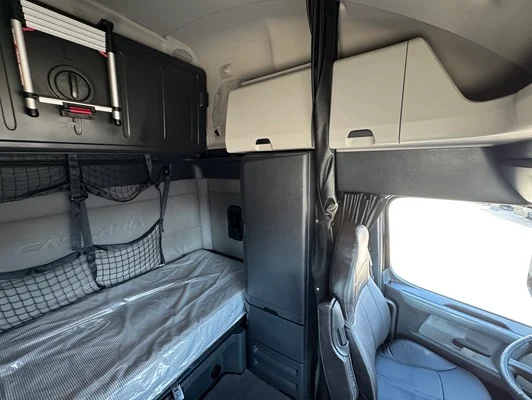 2020 Freightliner Cascadia in Dallas, TX — photo 27