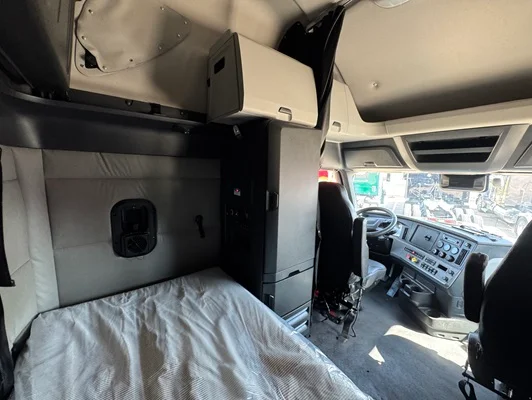 2020 Freightliner Cascadia in Dallas, TX — photo 29