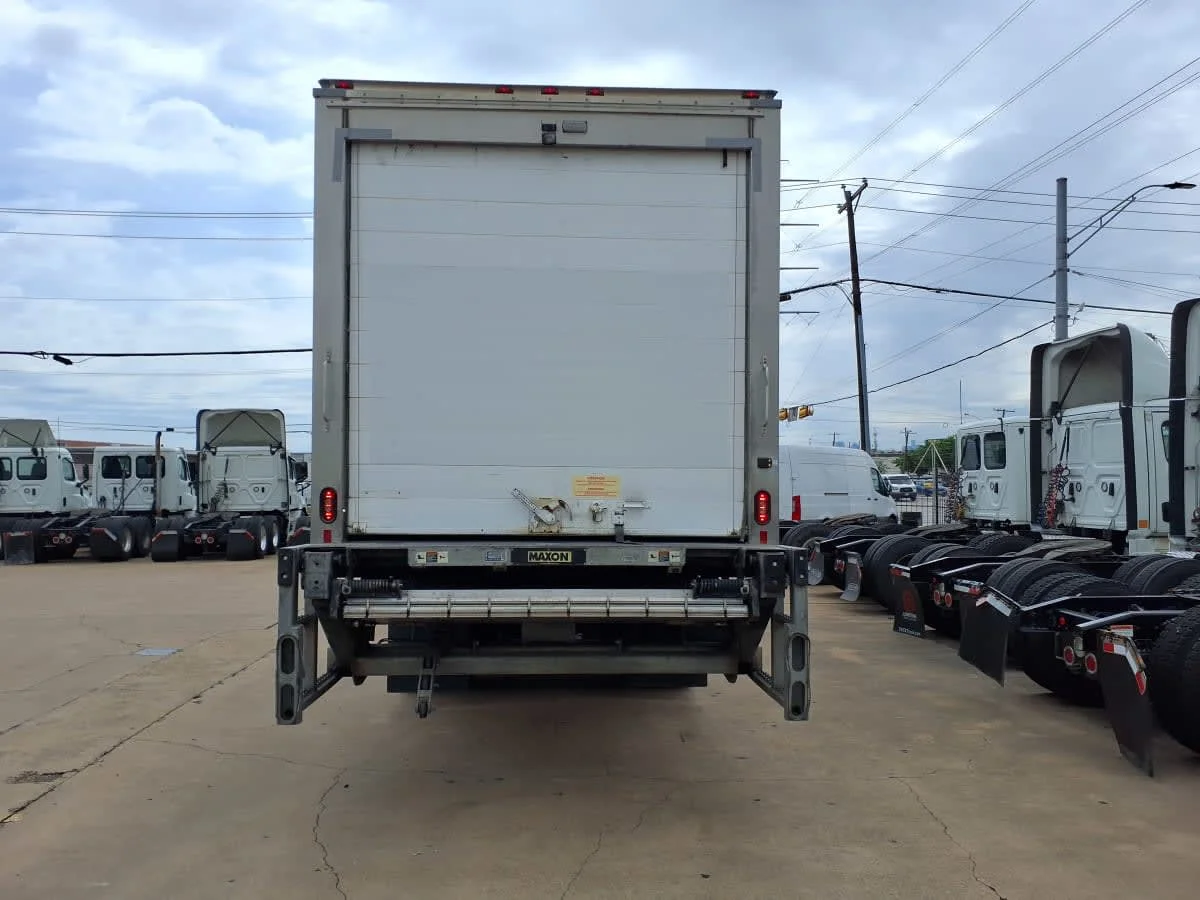 2020 Freightliner M2 106 in Dallas, TX — photo 5