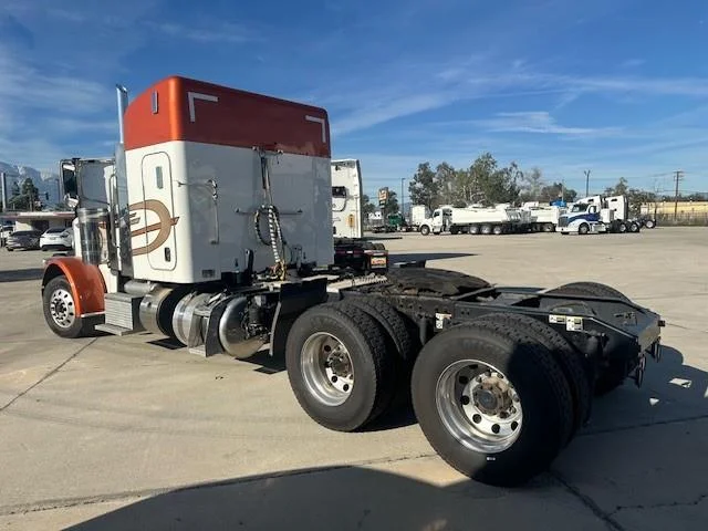 2019 Peterbilt 389 - image 11