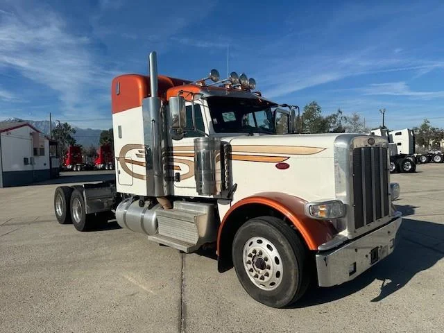 2019 Peterbilt 389 - image 15