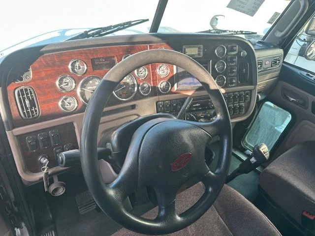 2019 Peterbilt 389 — photo 10