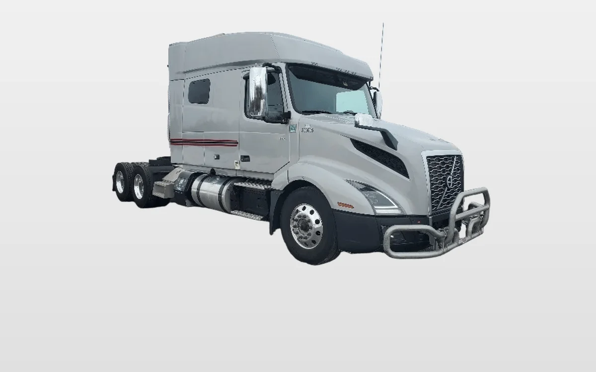 2020 Volvo - image 1