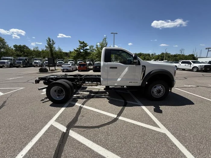2025 Ford F-600 — photo 5