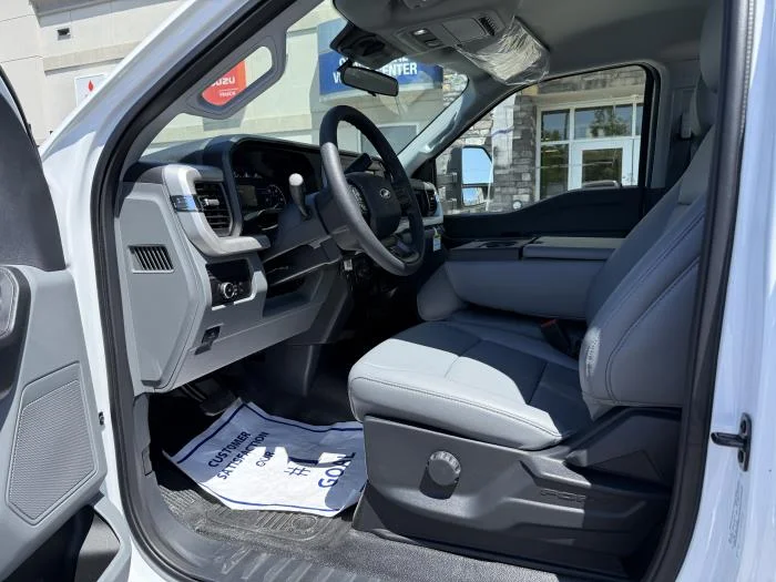2025 Ford F-600 — photo 10