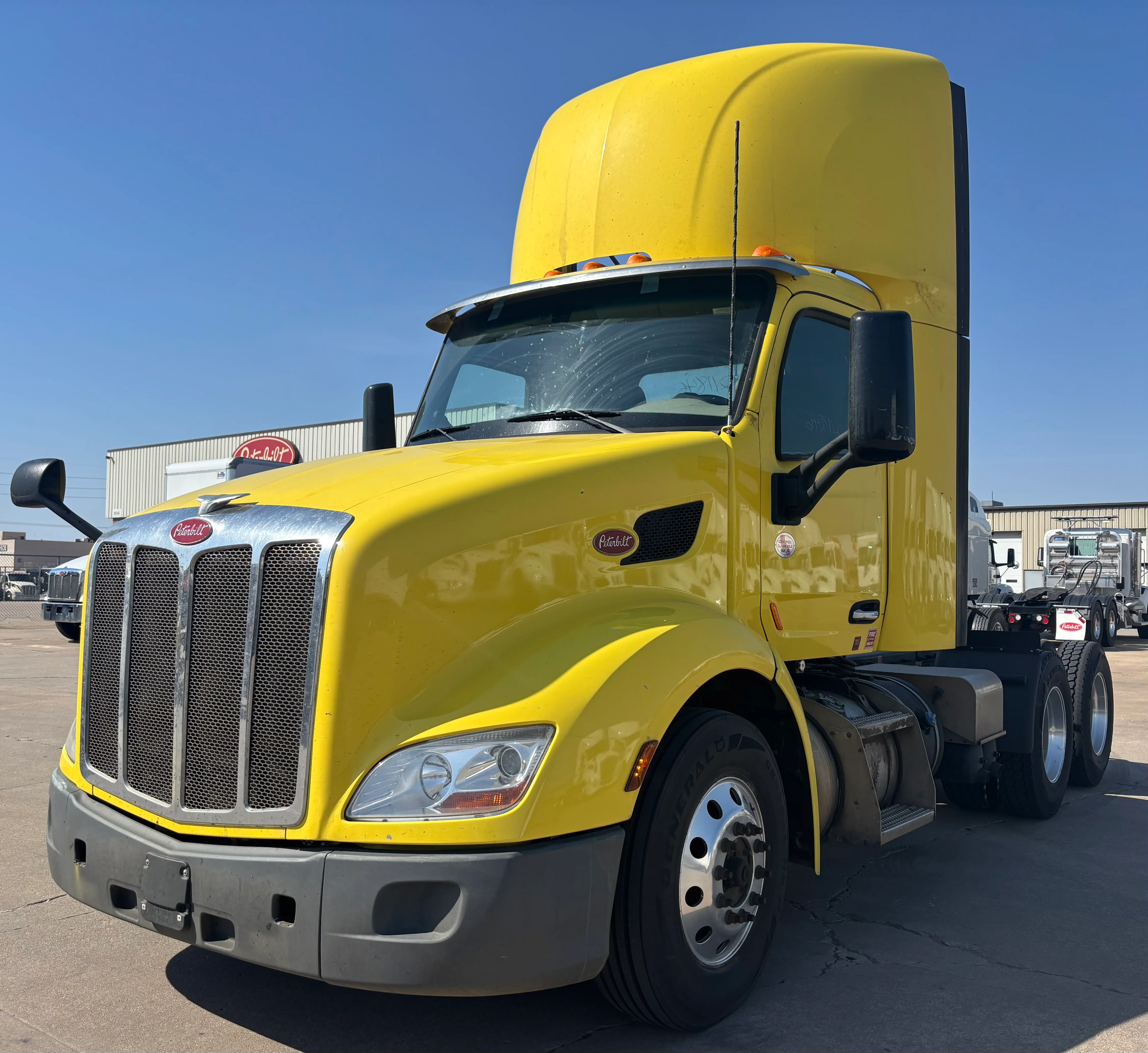 2021 Peterbilt 579 - image 2