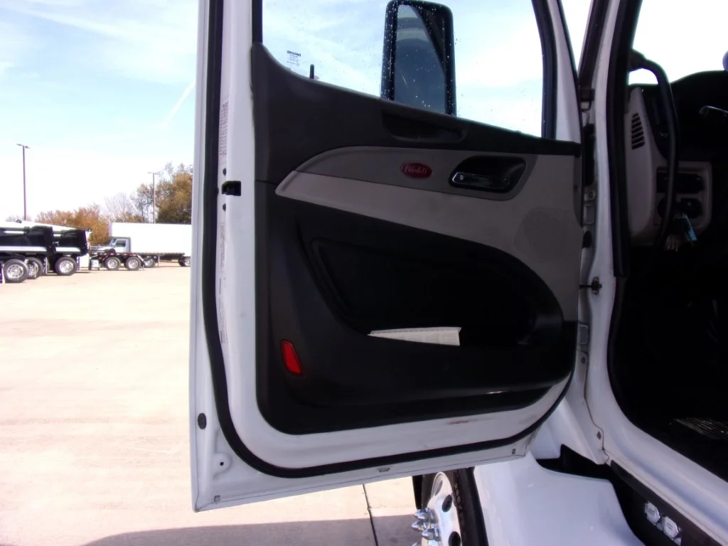 2025 Peterbilt 579 in Fort Smith, AR — photo 11