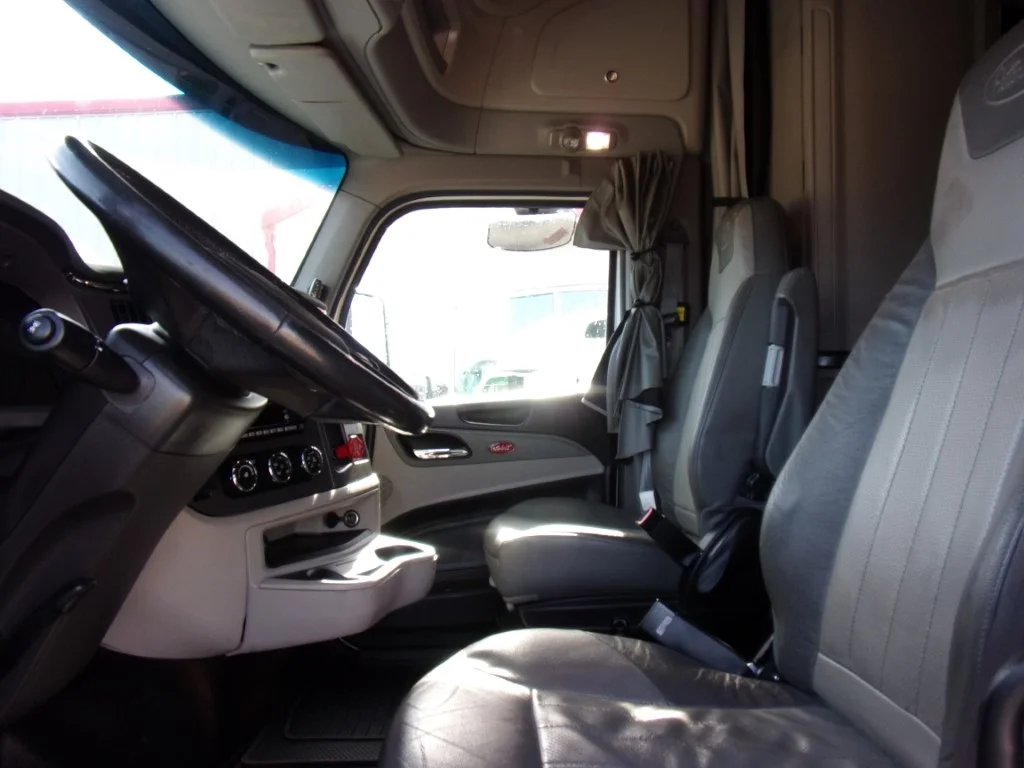 2025 Peterbilt 579 in Fort Smith, AR — photo 12