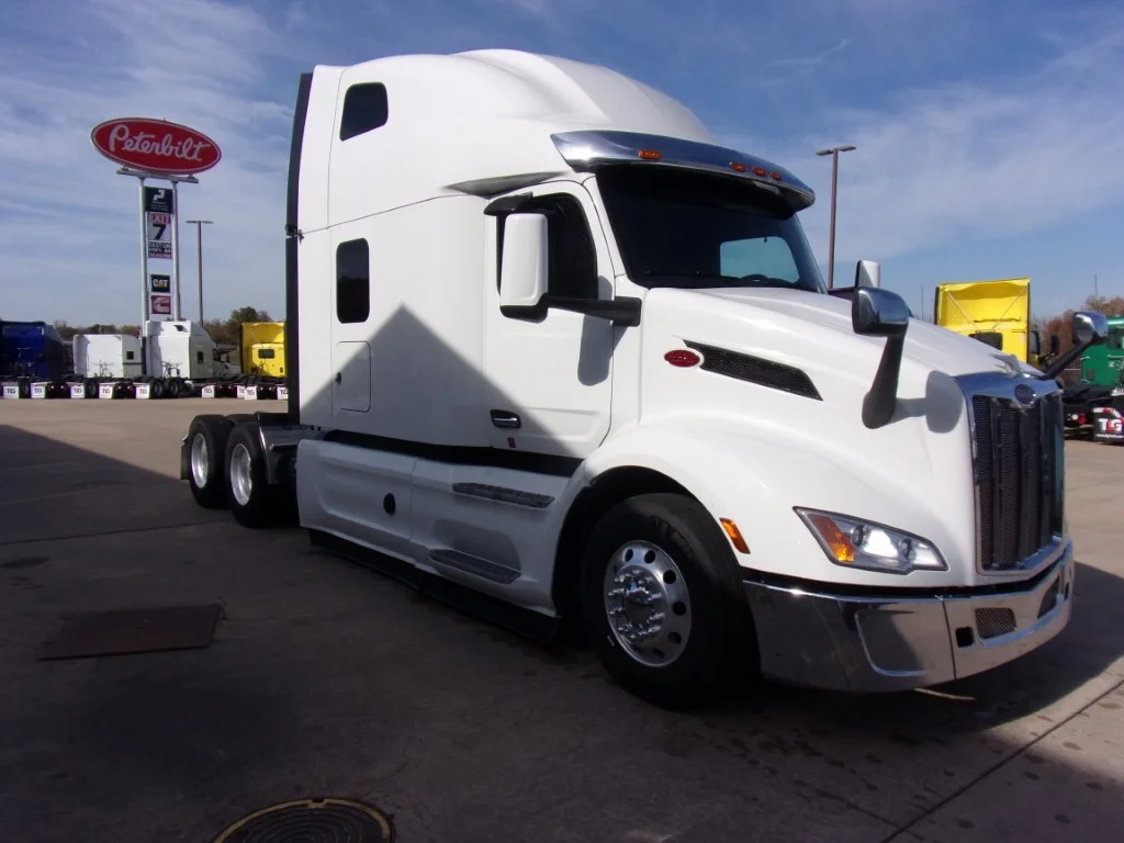 2025 Peterbilt 579 in Fort Smith, AR — photo 3