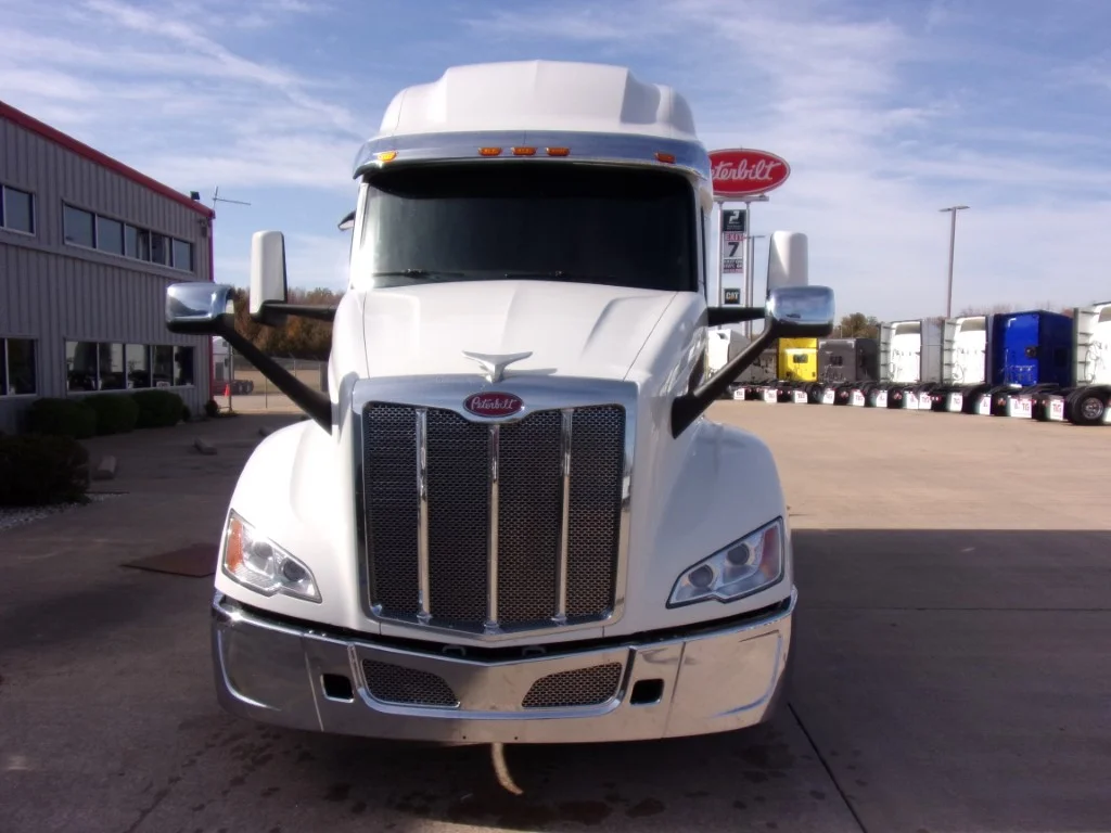 2025 Peterbilt 579 in Fort Smith, AR — photo 2