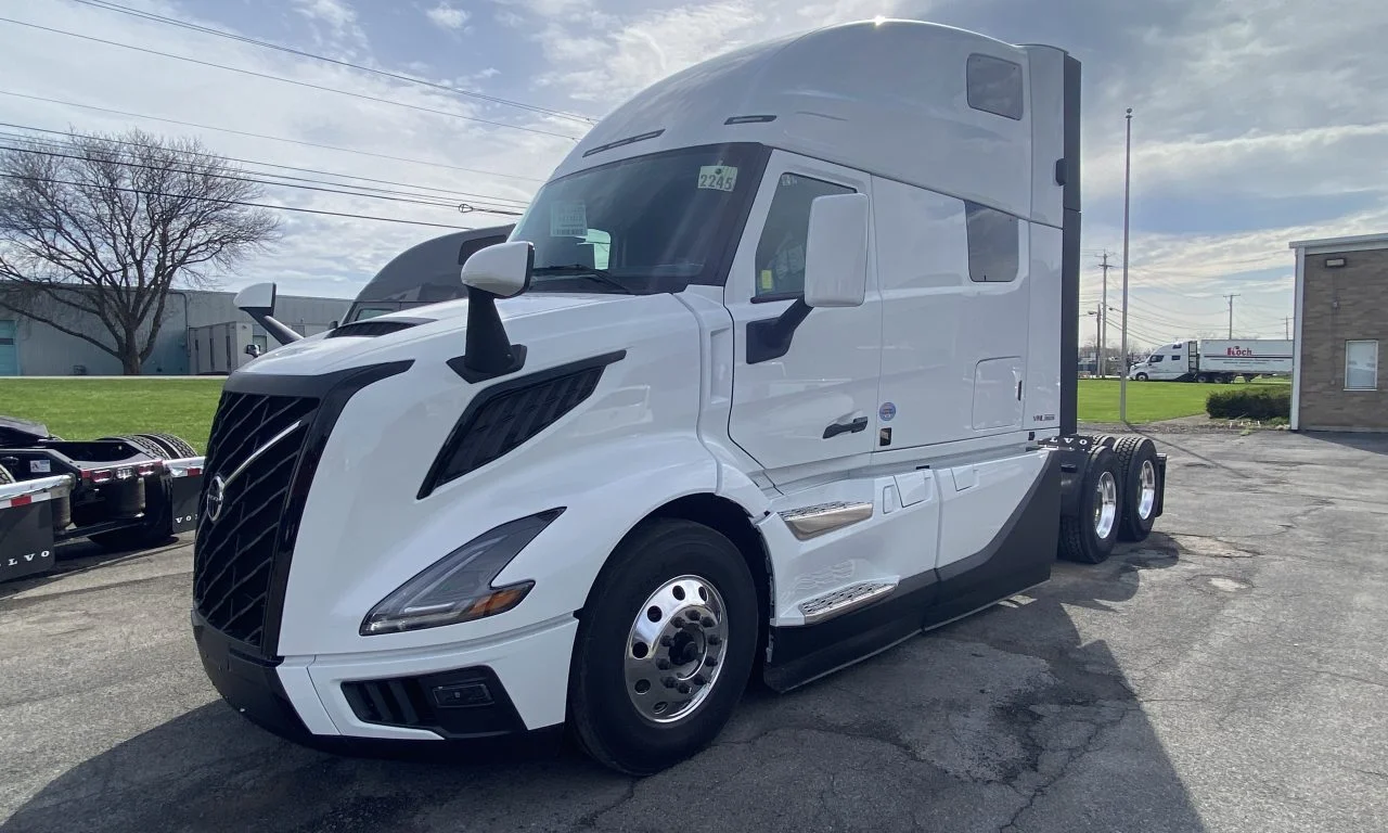 2025 Volvo VNL 860 in Syracuse, NY