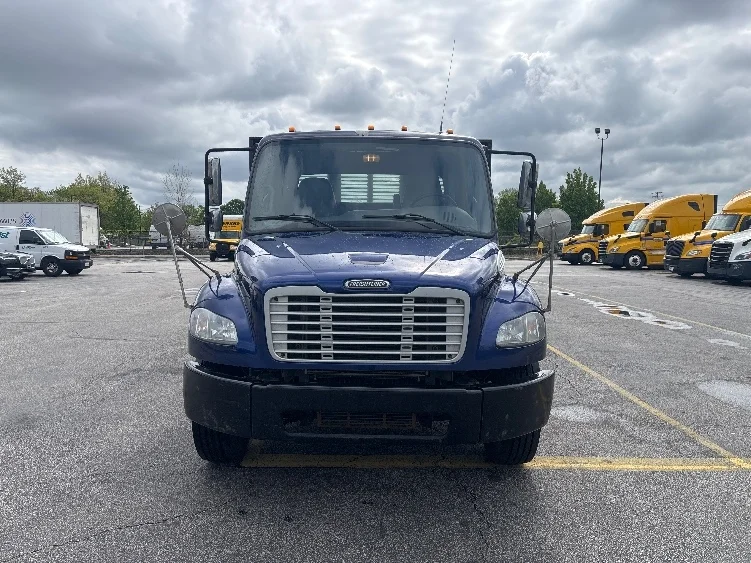 2020 Freightliner M2 106 in Akron, OH — photo 2