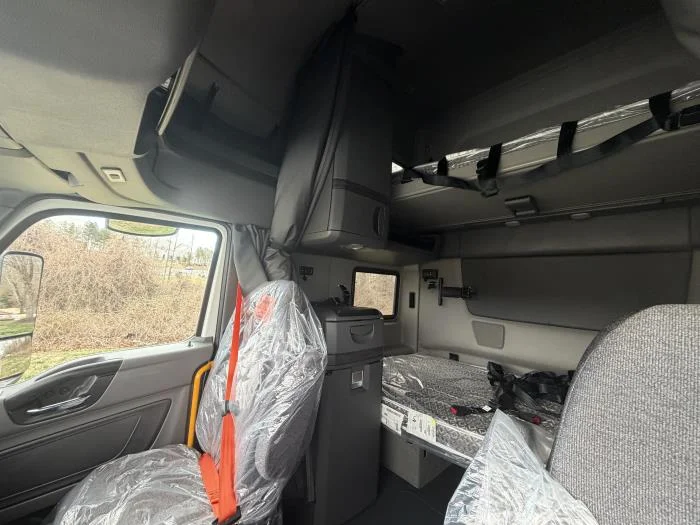 2026 International LT - image 15