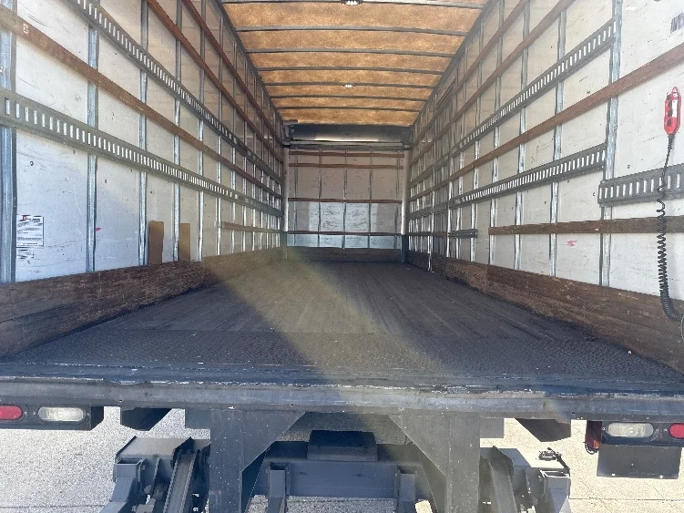 2016 Freightliner M2 106 - image 10